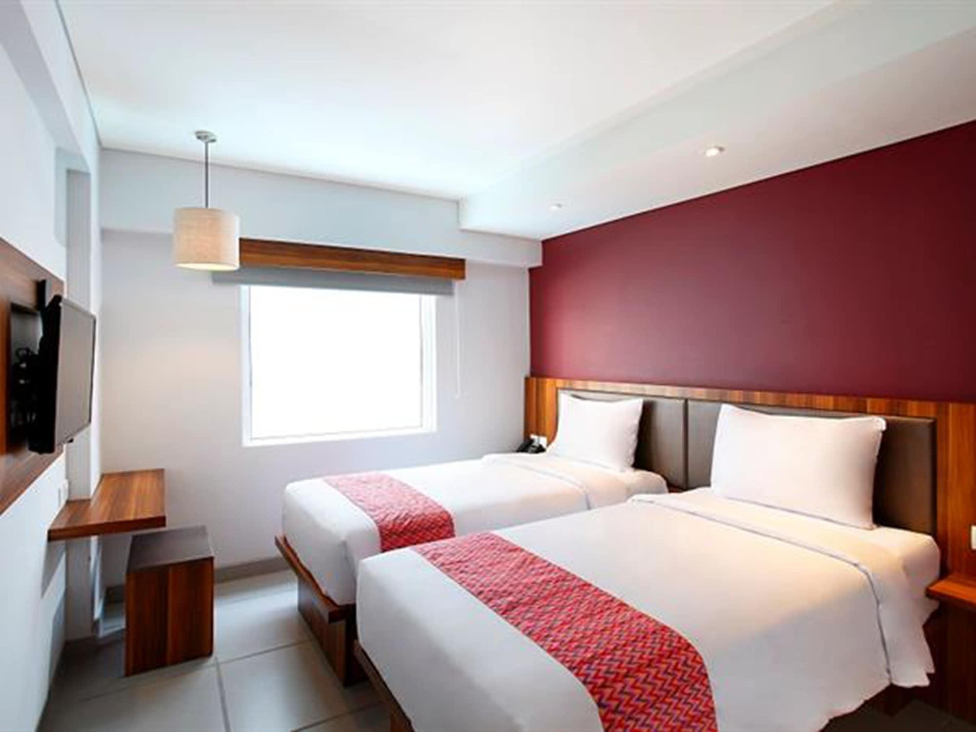 Swiss-Belexpress Kuta Legian Hotel Exterior photo