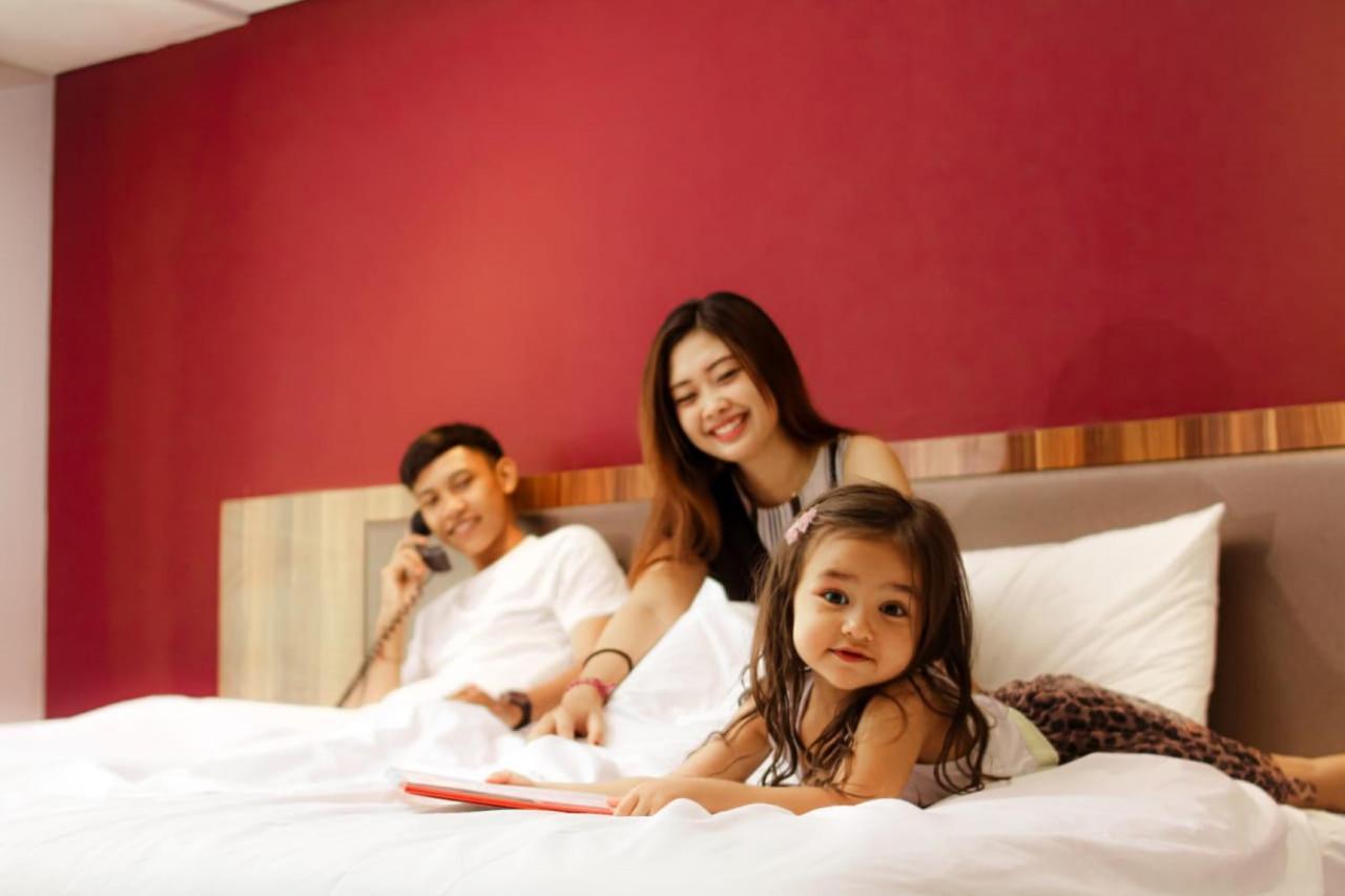 Swiss-Belexpress Kuta Legian Hotel Exterior photo