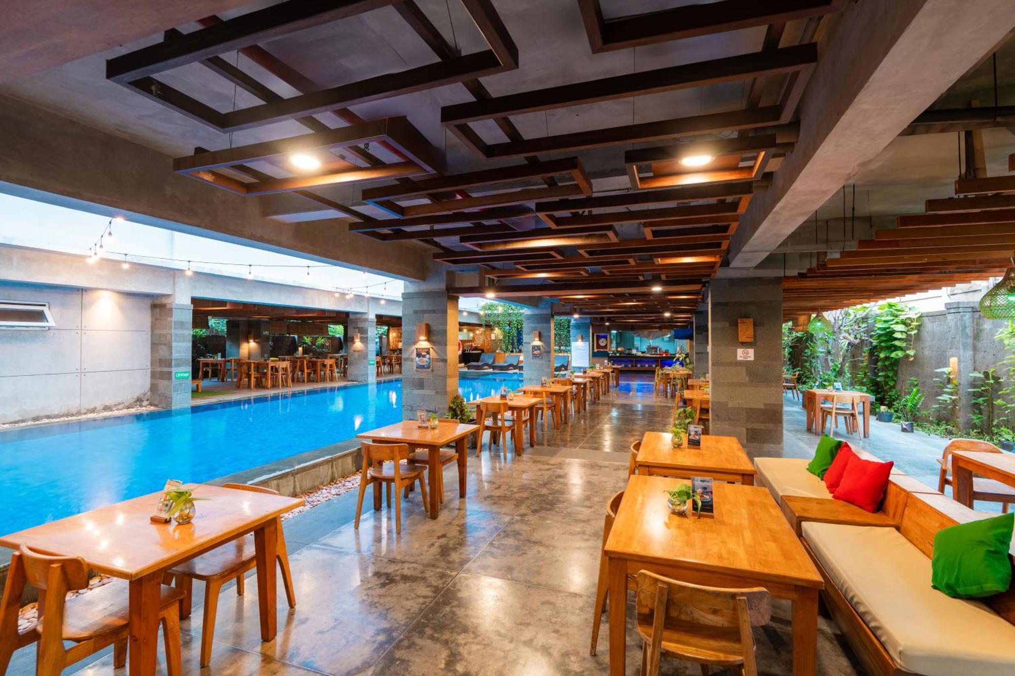 Swiss-Belexpress Kuta Legian Hotel Exterior photo