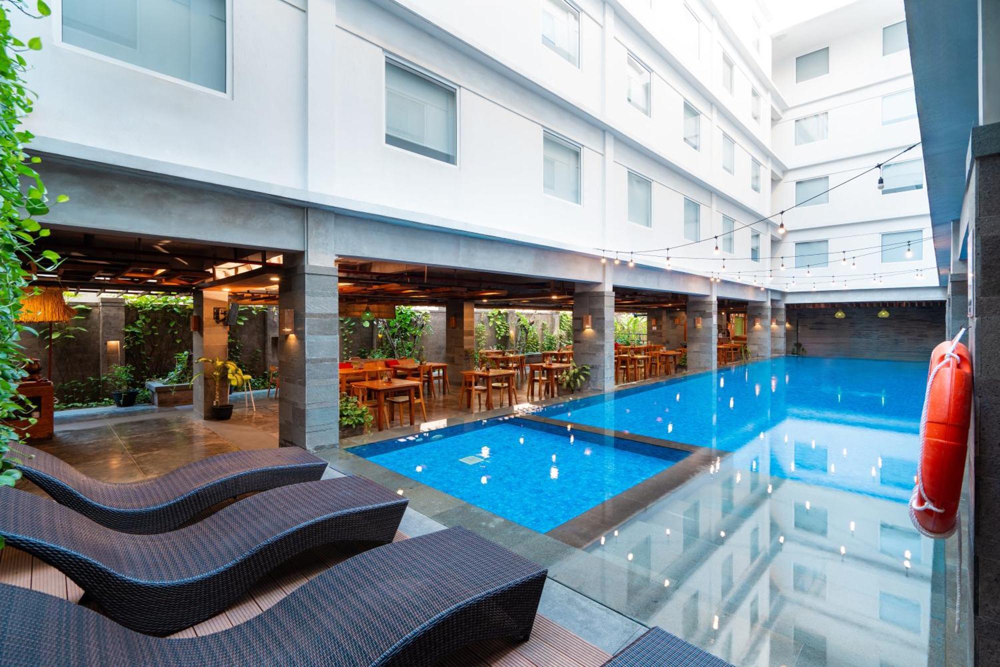 Swiss-Belexpress Kuta Legian Hotel Exterior photo