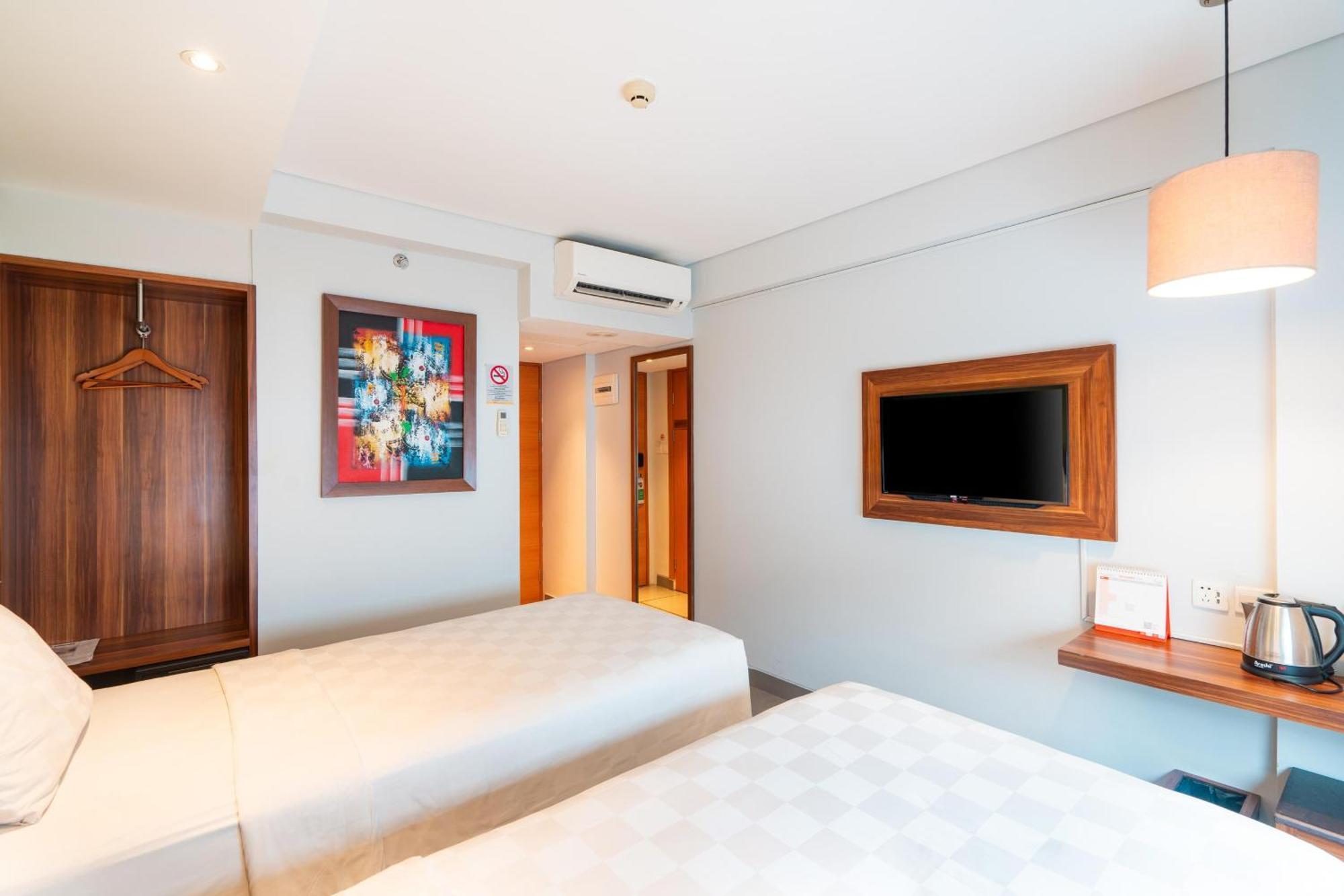 Swiss-Belexpress Kuta Legian Hotel Exterior photo