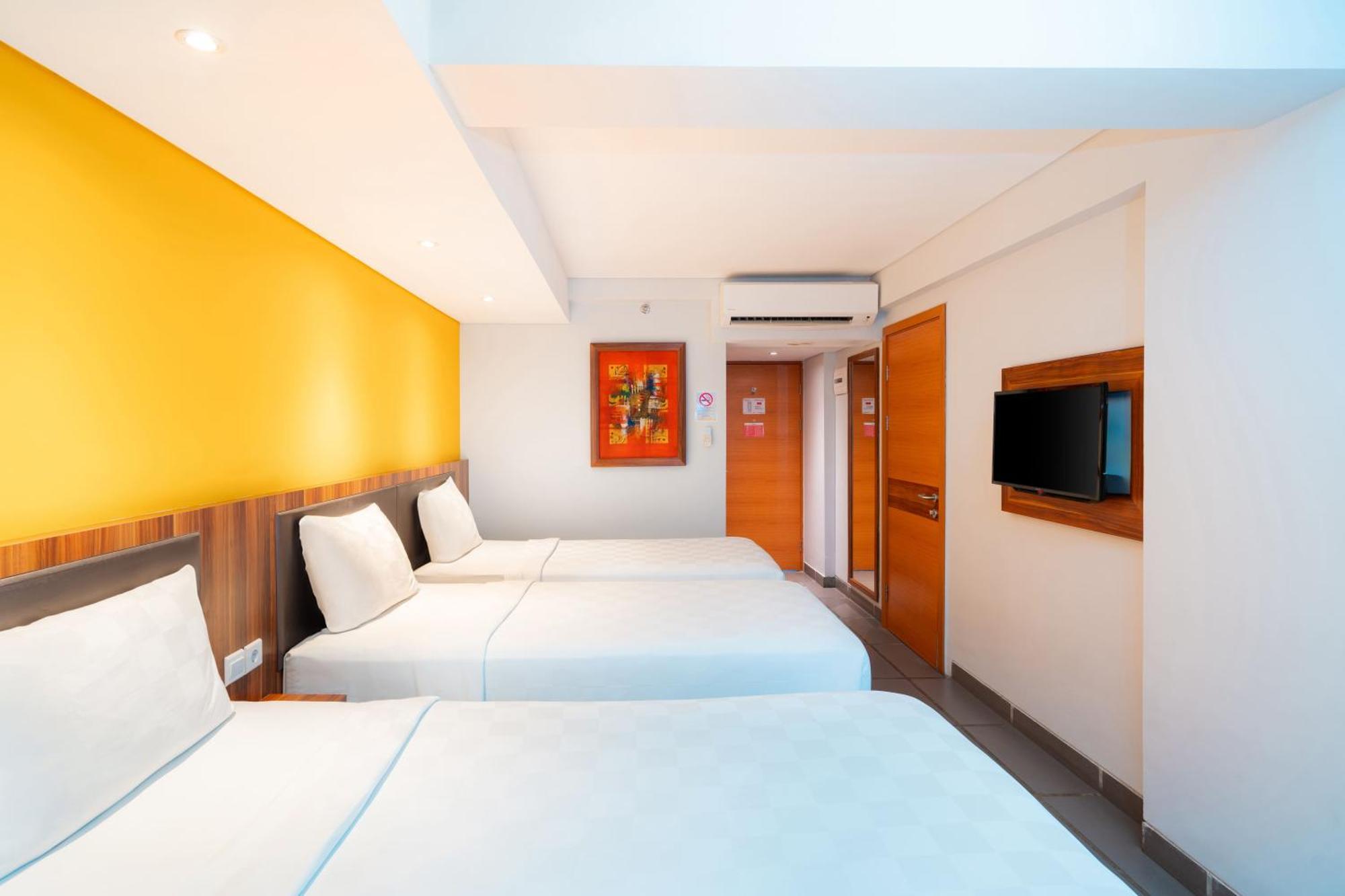 Swiss-Belexpress Kuta Legian Hotel Exterior photo