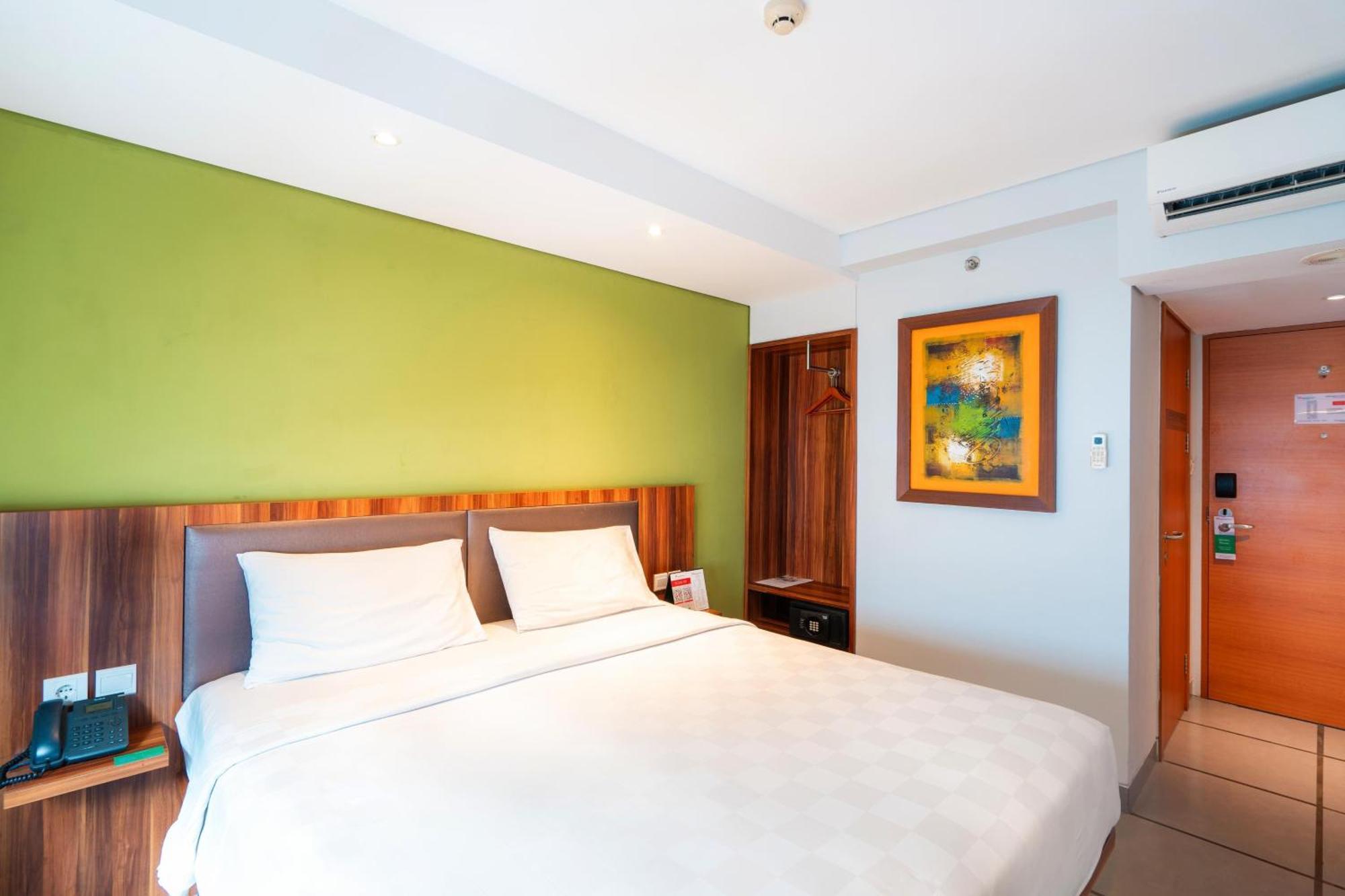 Swiss-Belexpress Kuta Legian Hotel Exterior photo