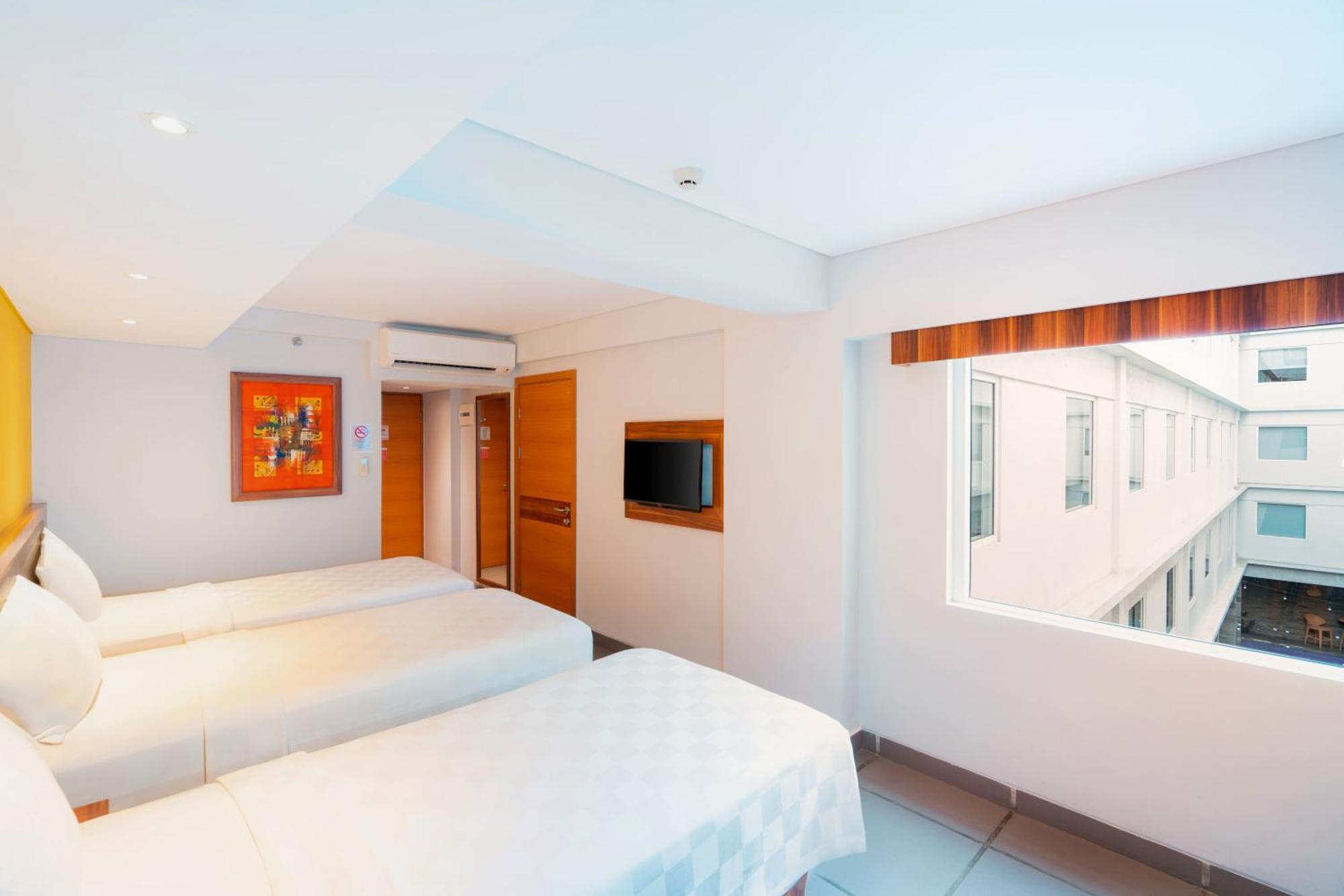 Swiss-Belexpress Kuta Legian Hotel Exterior photo