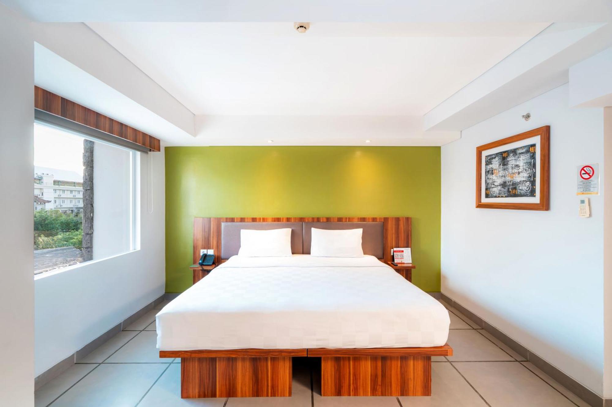 Swiss-Belexpress Kuta Legian Hotel Exterior photo
